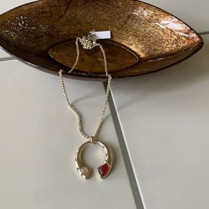 White House Black Market Pendant Necklace( NWT)